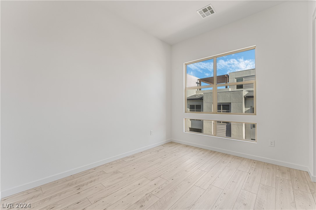 650 Grey Saker Street