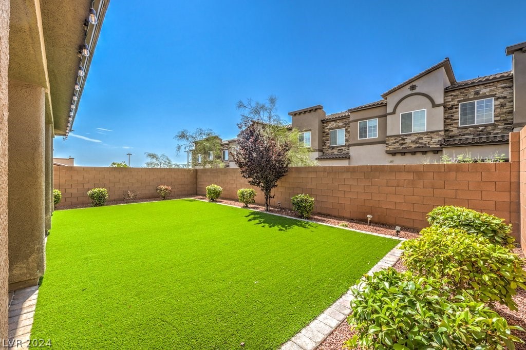 10559 Constant Spring Avenue