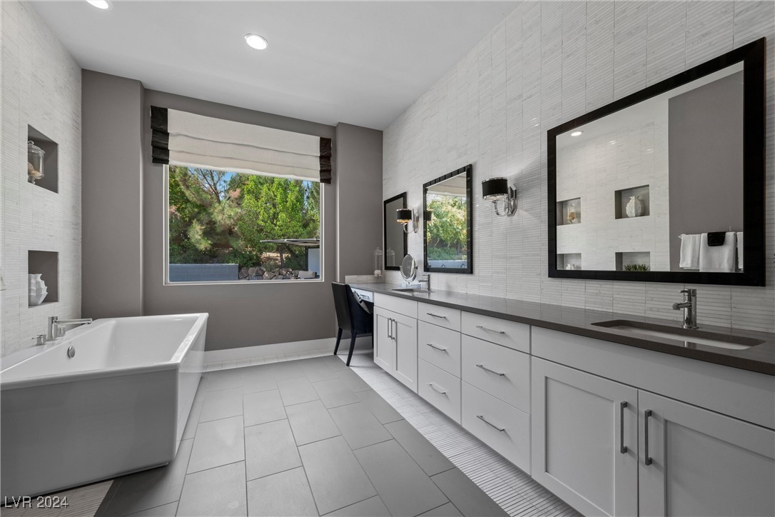 5811 Shangri La Night Court