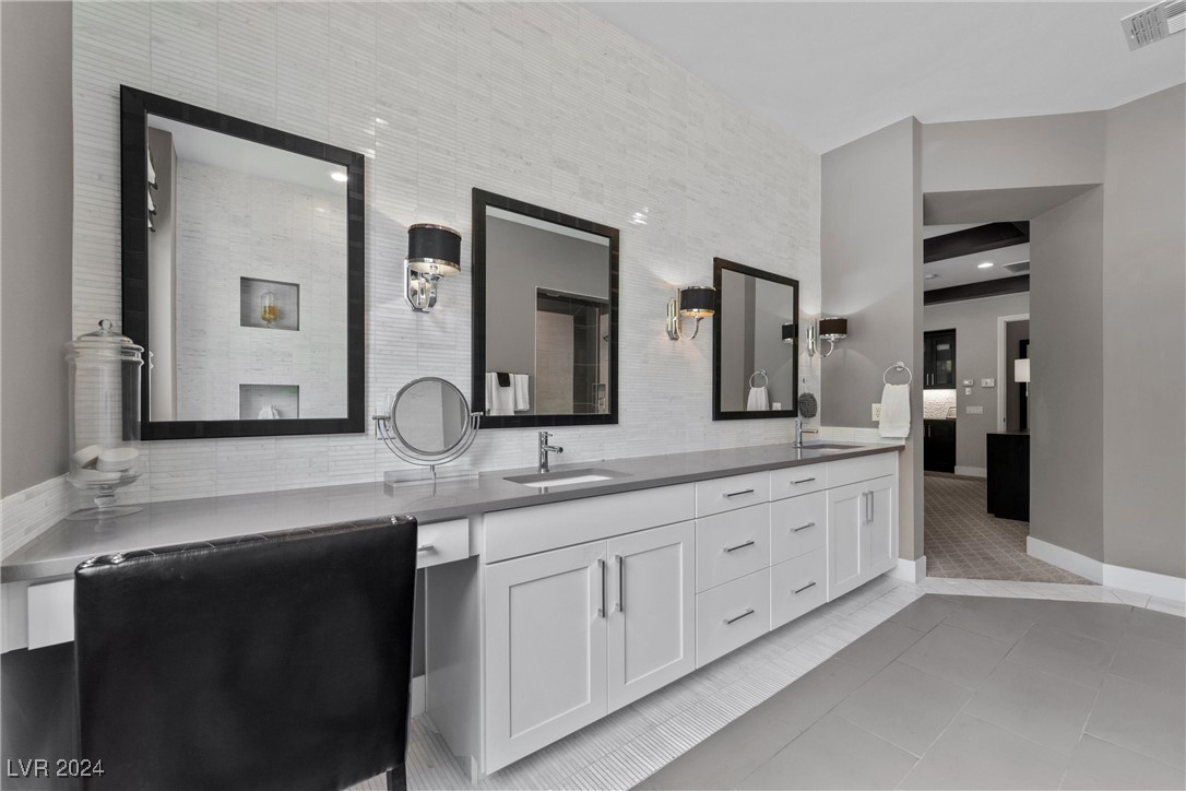 5811 Shangri La Night Court