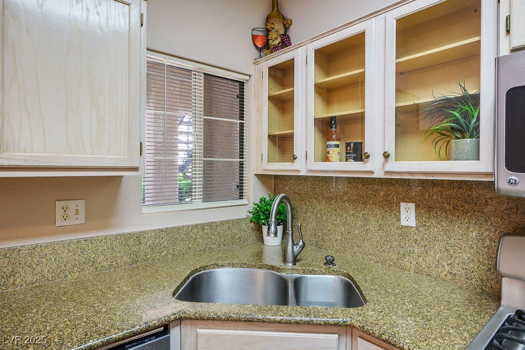 1830 North Buffalo Drive 1031