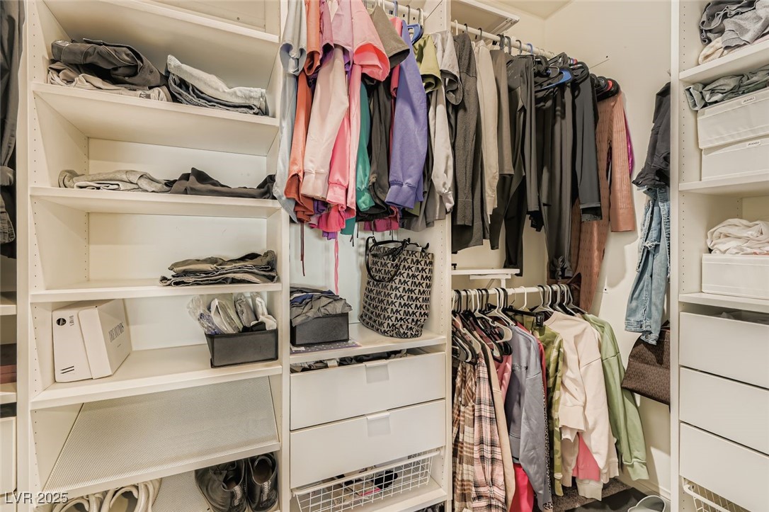 4690 Lucky Jade Avenue