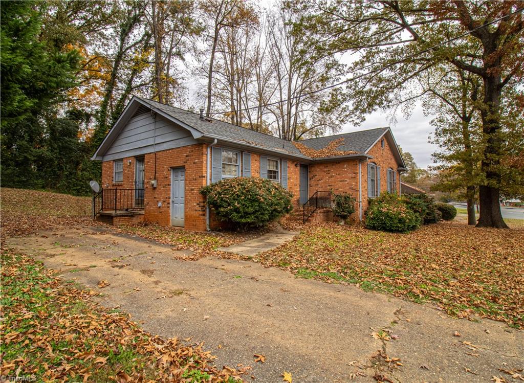 7423 Idlewild Road