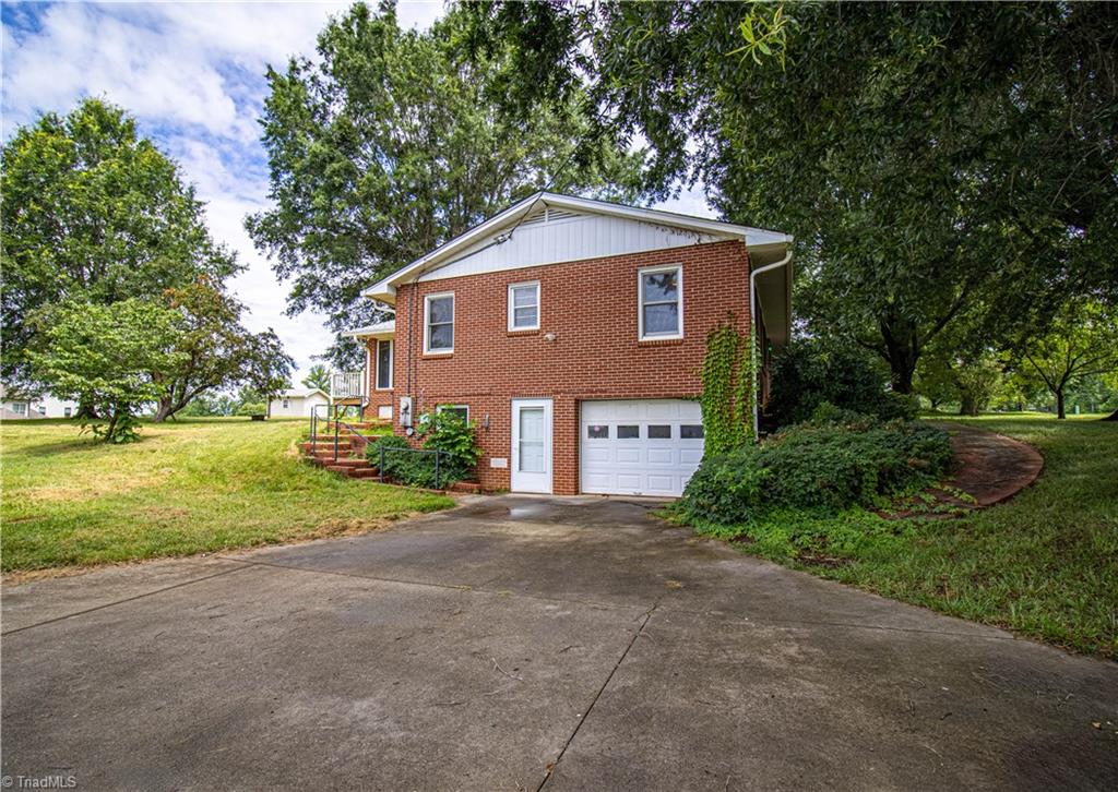654 Meadowlark Drive, Winston-Salem