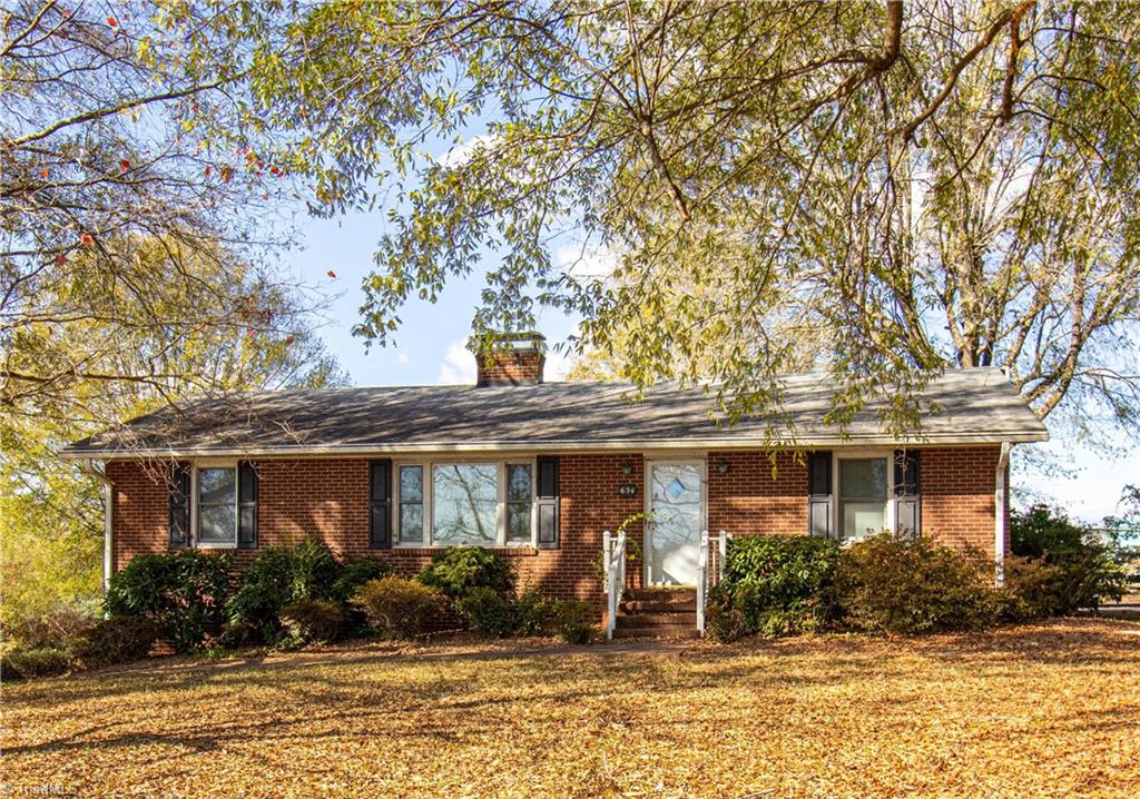 654 Meadowlark Drive, Winston-Salem
