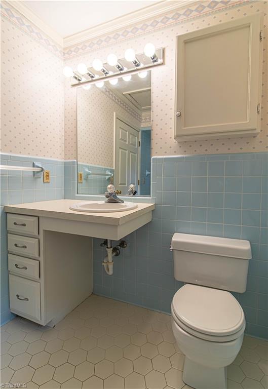 654 Meadowlark Drive, Winston-Salem