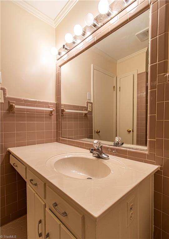 654 Meadowlark Drive, Winston-Salem