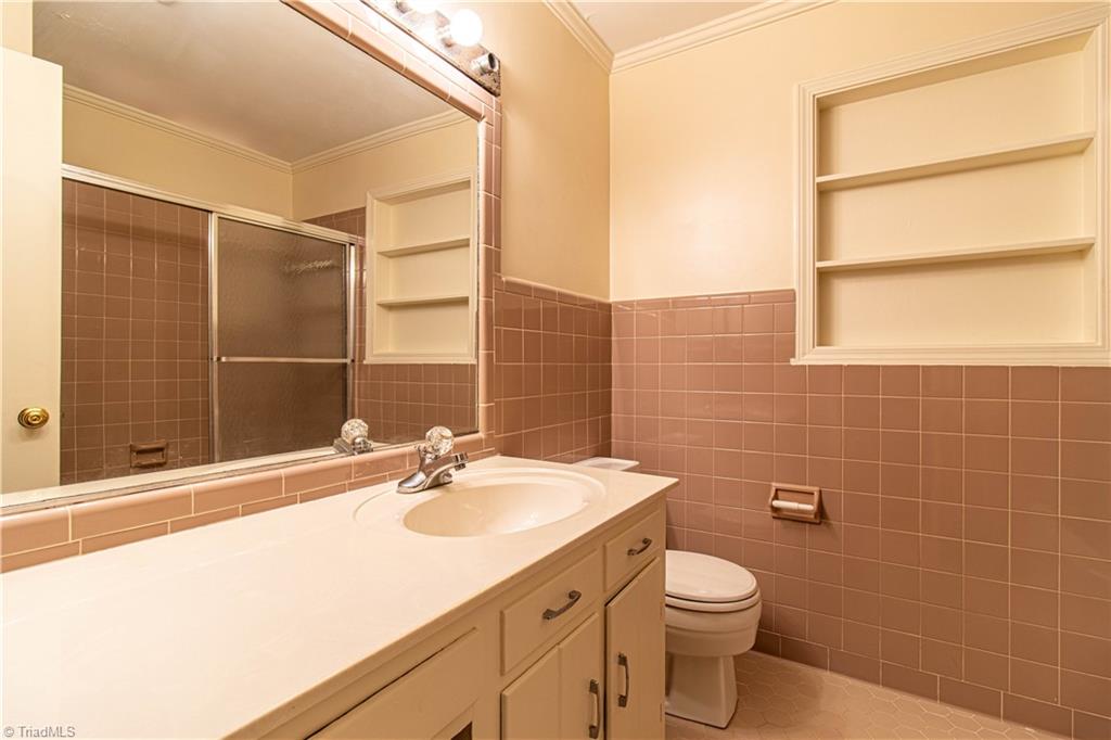 654 Meadowlark Drive, Winston-Salem