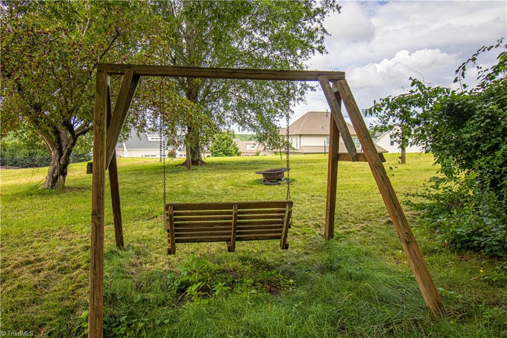 654 Meadowlark Drive, Winston-Salem