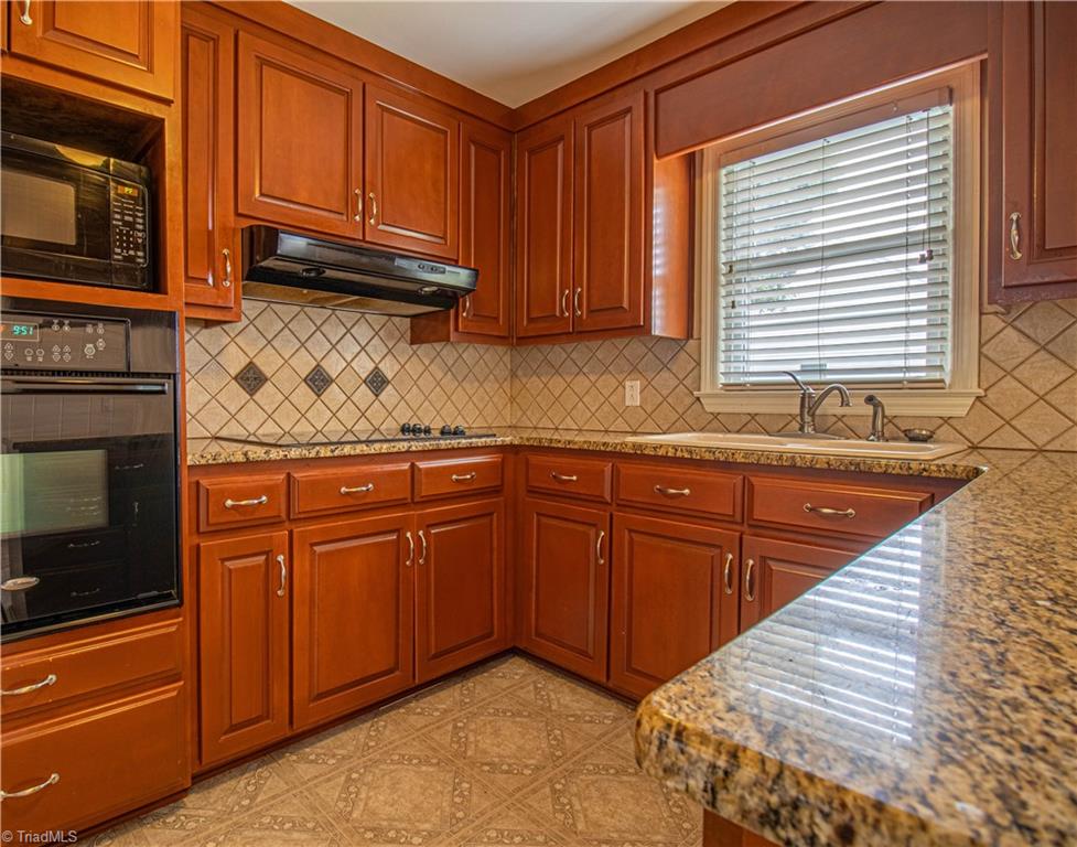 654 Meadowlark Drive, Winston-Salem