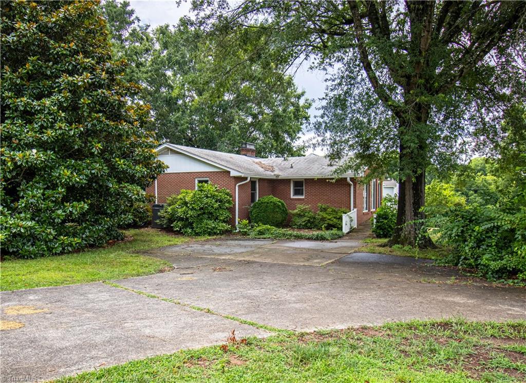 654 Meadowlark Drive, Winston-Salem