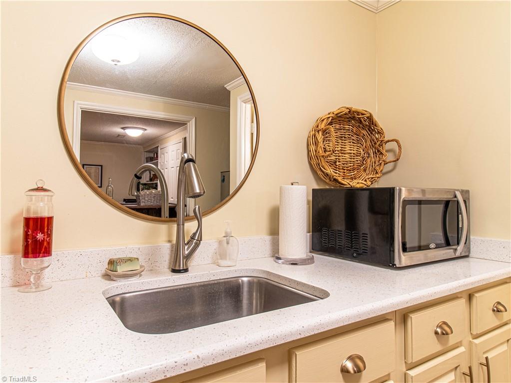 1825 Buddingbrook Lane, Winston-Salem