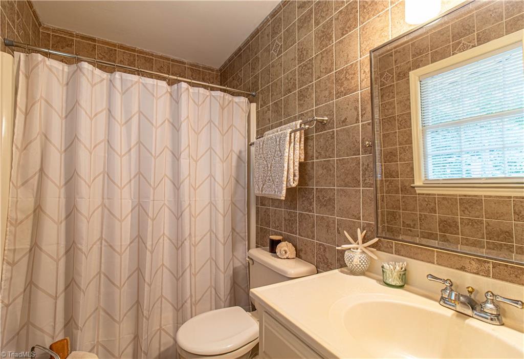 1825 Buddingbrook Lane, Winston-Salem