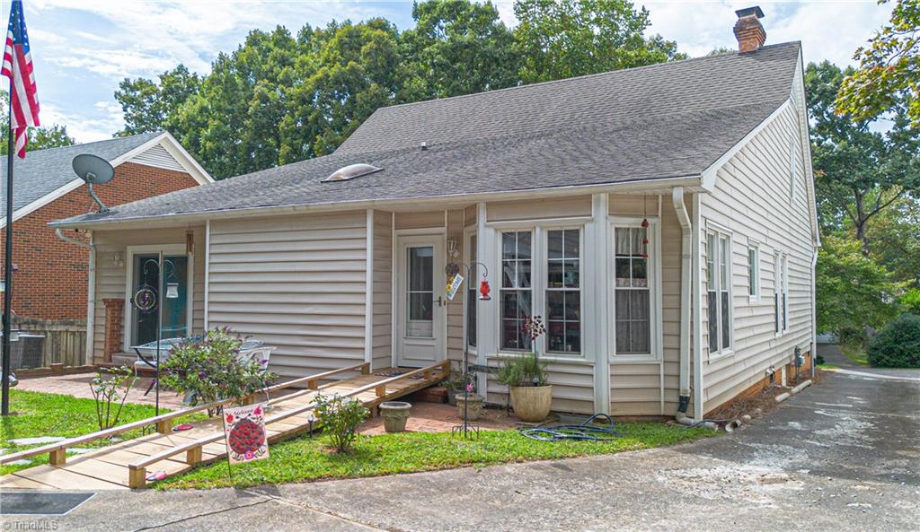 121 Wellesborough Road, Winston-Salem