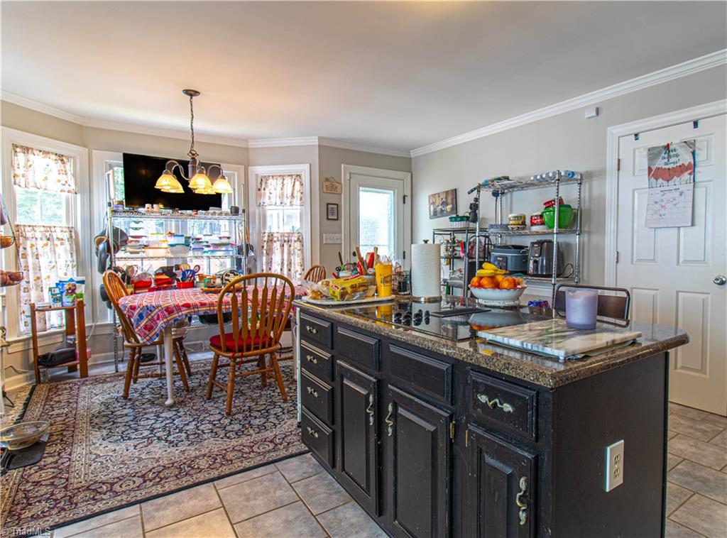 121 Wellesborough Road, Winston-Salem