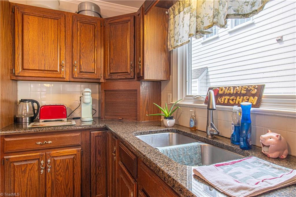 121 Wellesborough Road, Winston-Salem