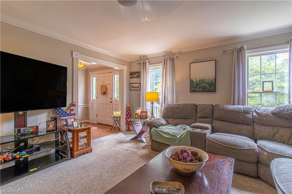 121 Wellesborough Road, Winston-Salem
