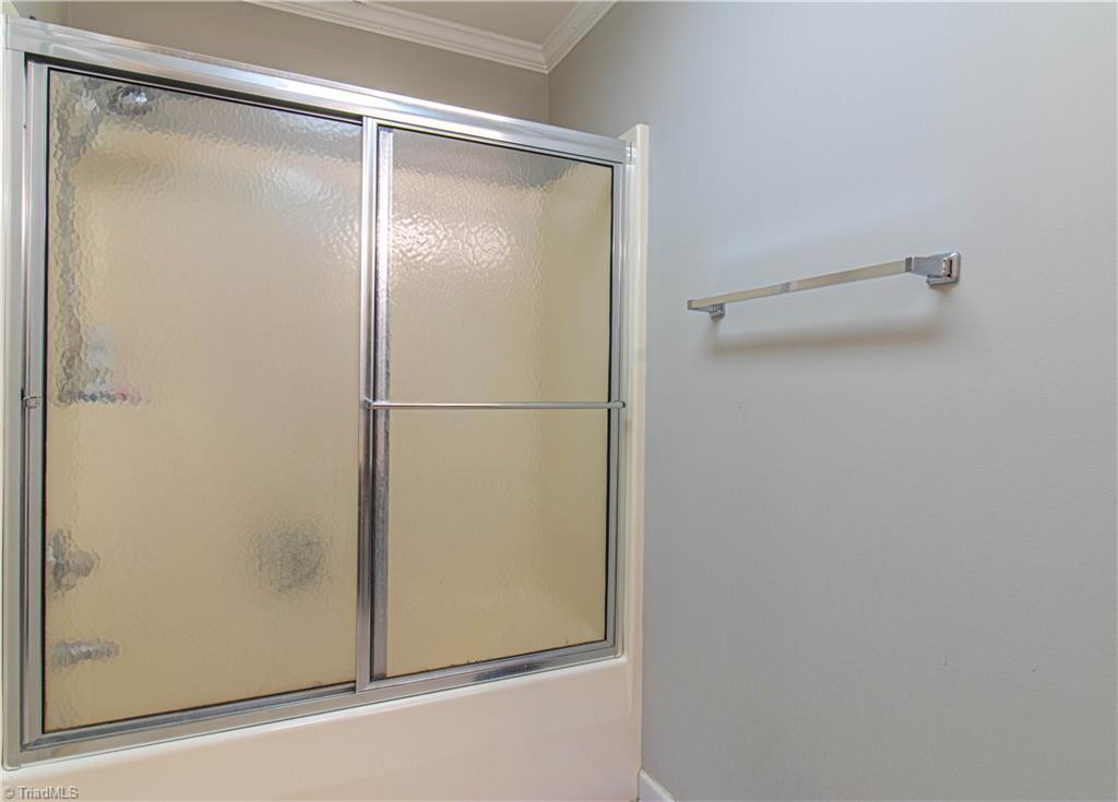 121 Wellesborough Road, Winston-Salem