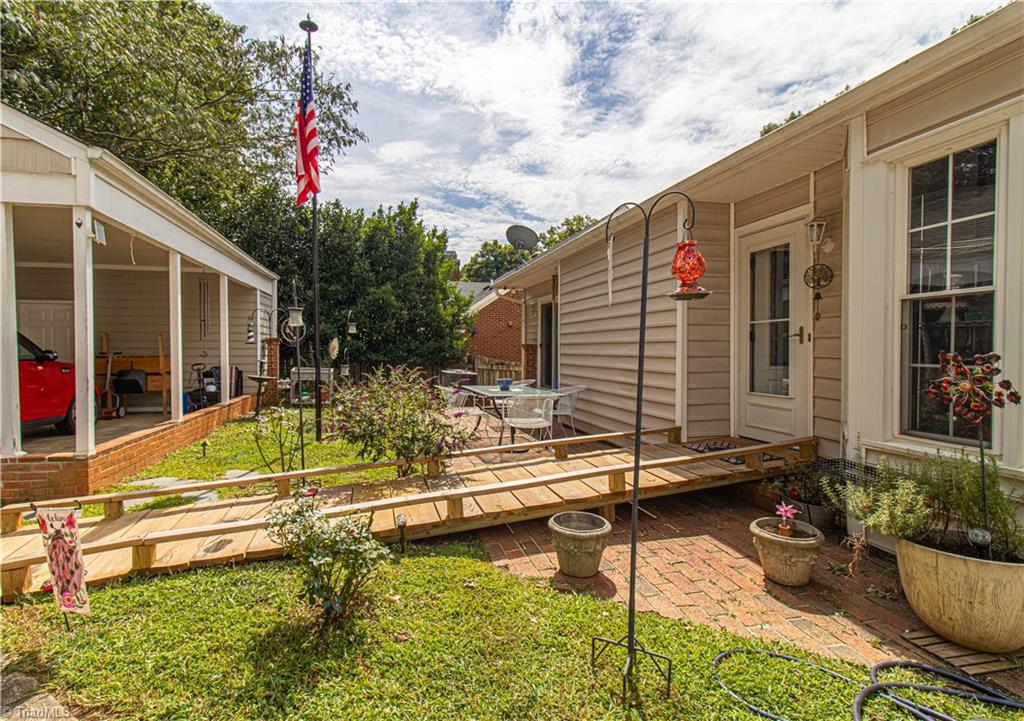 121 Wellesborough Road, Winston-Salem