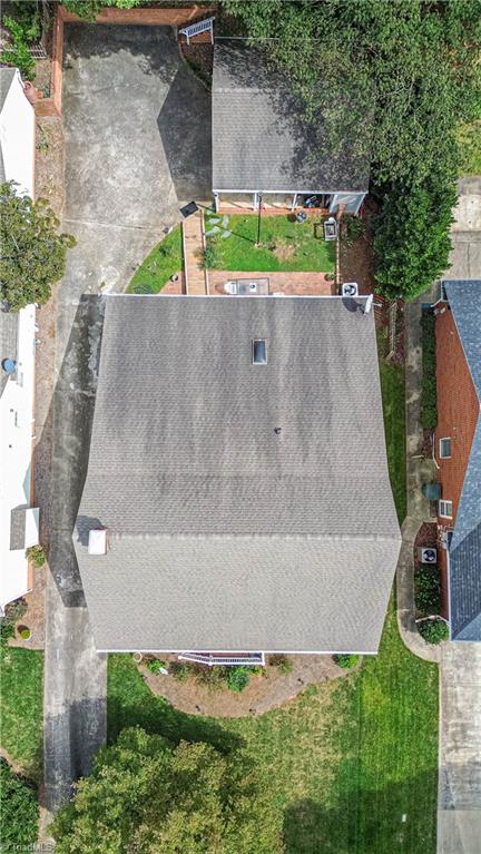 121 Wellesborough Road, Winston-Salem