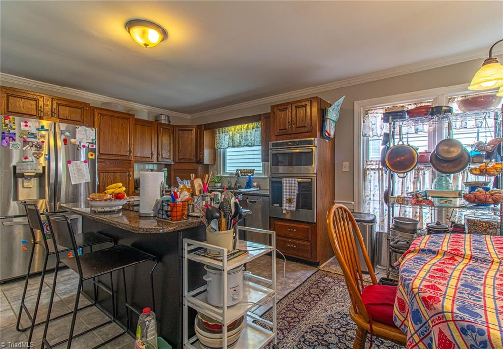 121 Wellesborough Road, Winston-Salem