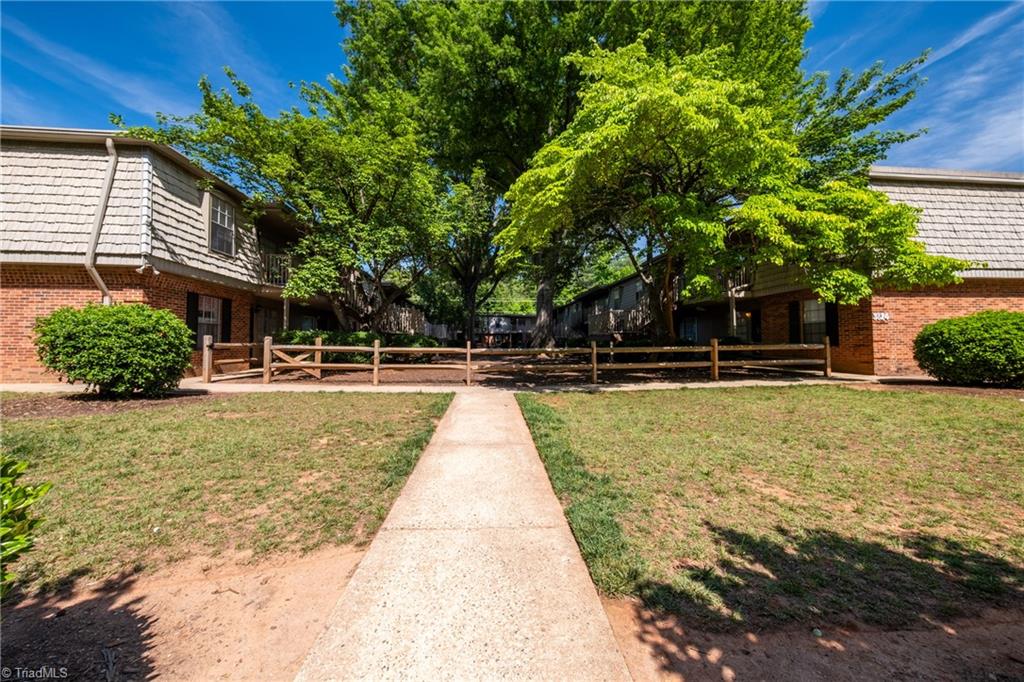 3820 Country Club Road, Winston-Salem Unit: E