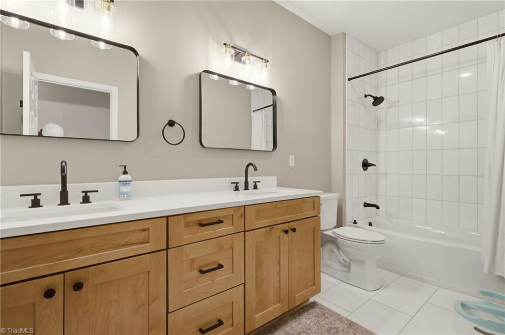 1832 Hunters Forest Drive, Winston-Salem
