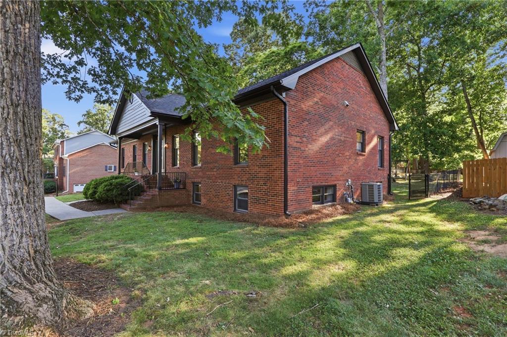 1832 Hunters Forest Drive, Winston-Salem