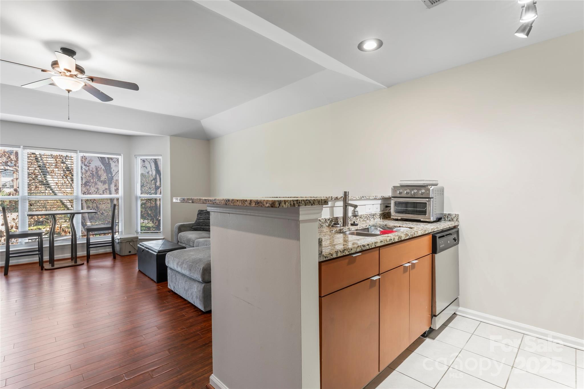529 N Graham Street Unit: 3G