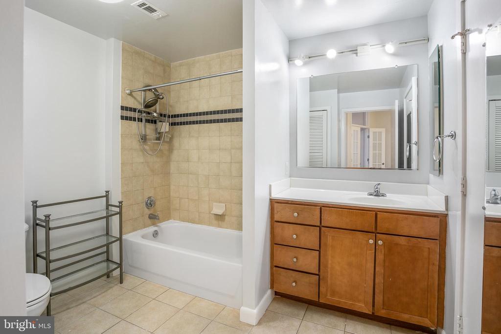 400 Massachusetts Ave NW #410