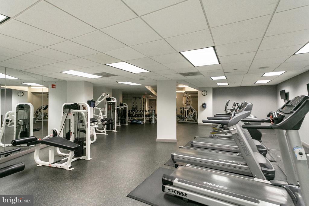 400 Massachusetts Ave NW #410