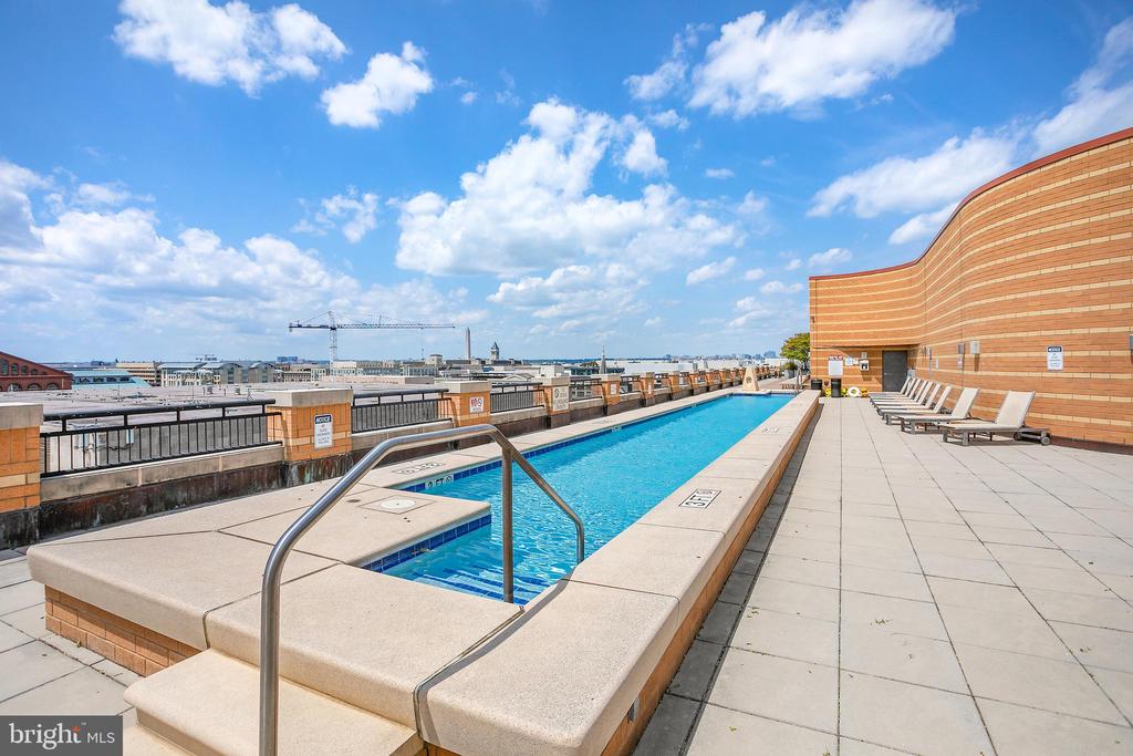 400 Massachusetts Ave NW #410