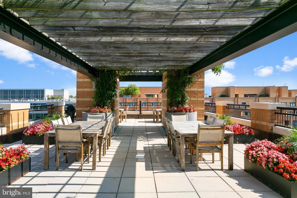 400 Massachusetts Ave NW #410