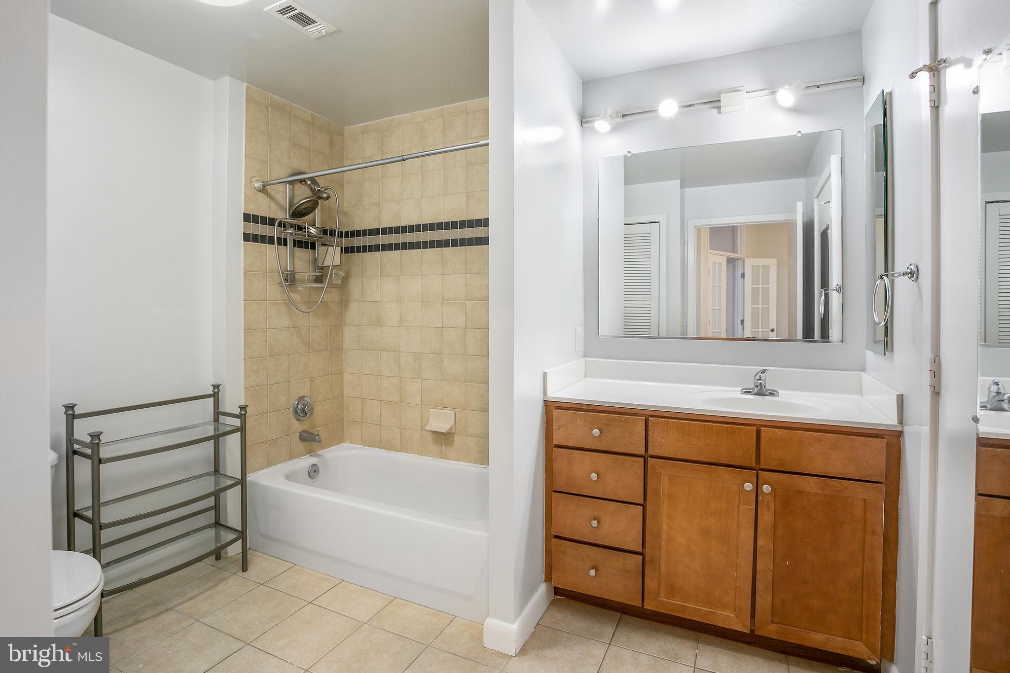 400 Massachusetts Ave NW #410