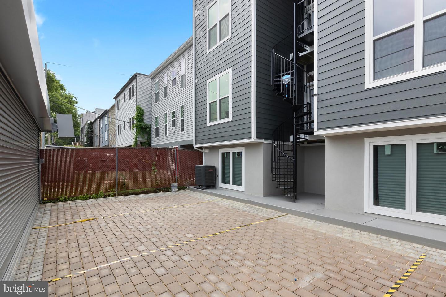 1214 Meigs Pl NE #4