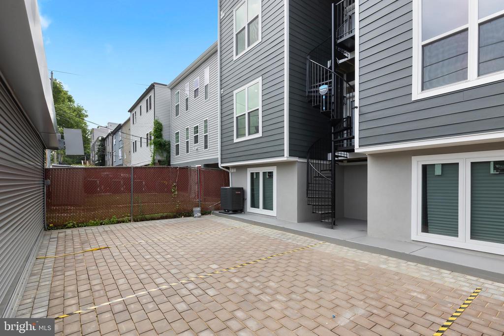 1214 Meigs Pl NE #4