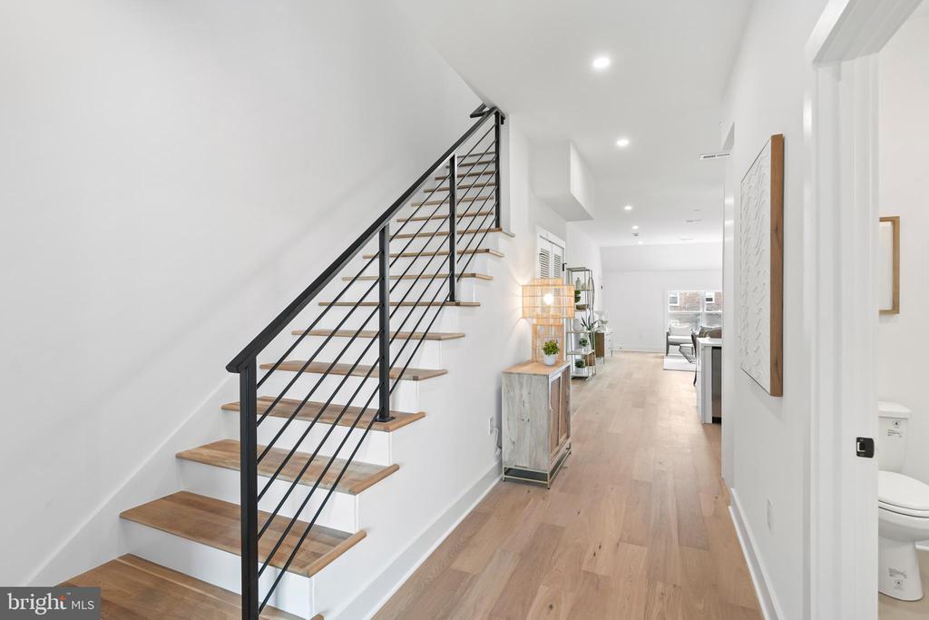 1214 Meigs Pl NE #4