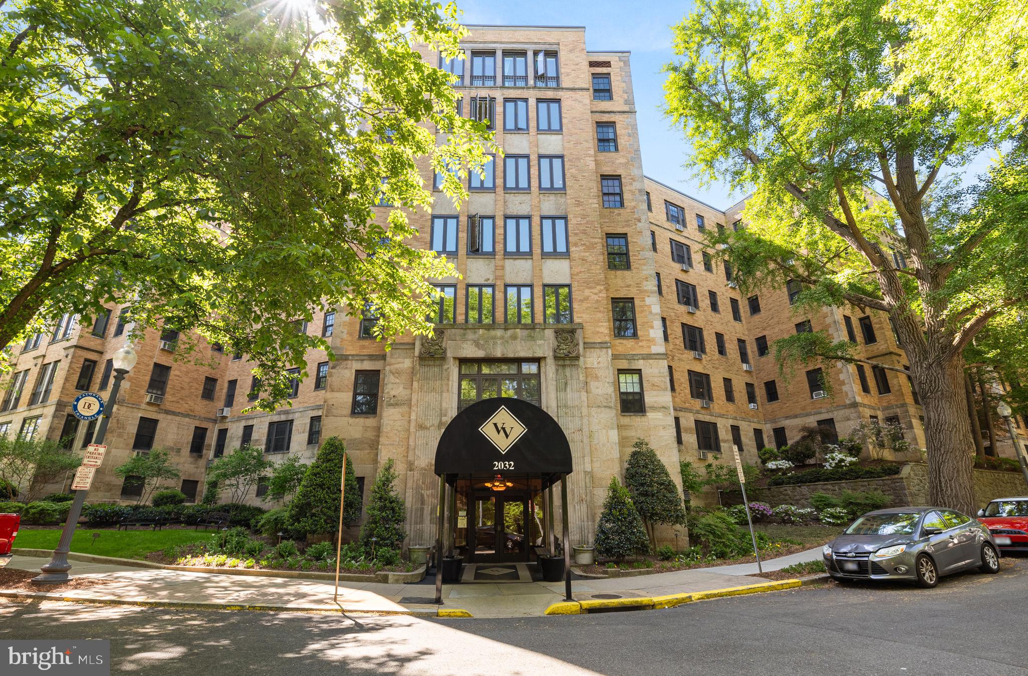 2032 Belmont Rd NW #302