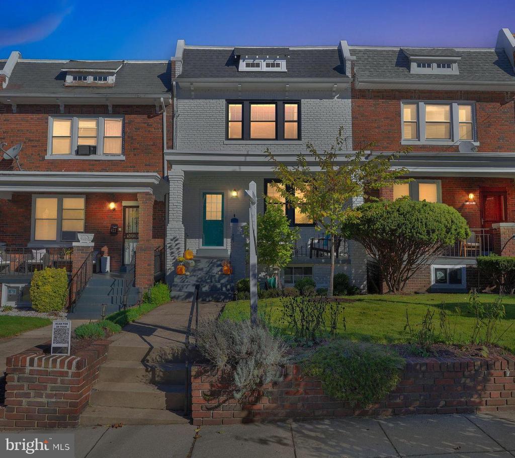 421 FARRAGUT STREET NW