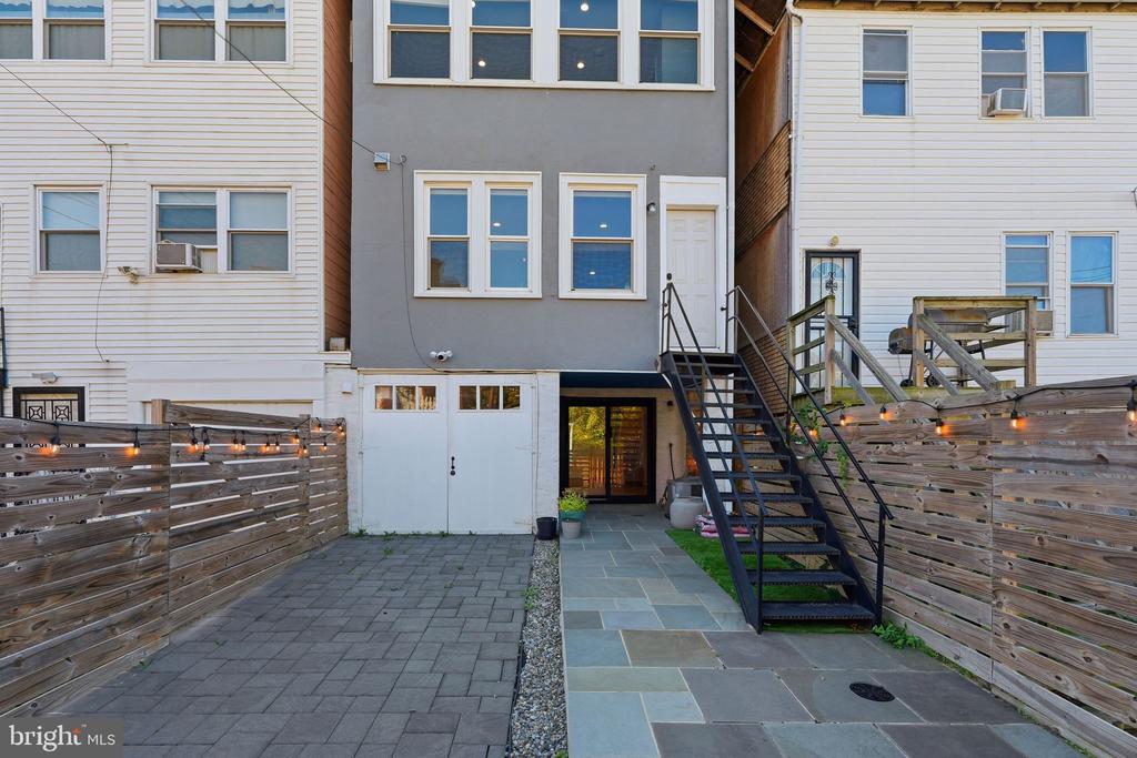 421 FARRAGUT STREET NW