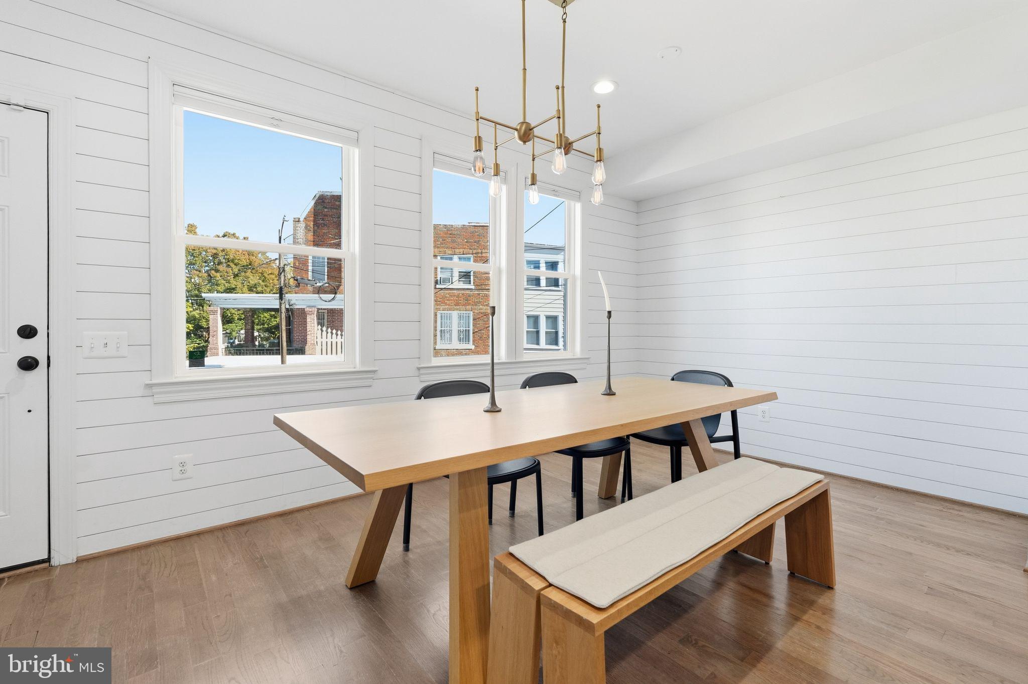 421 FARRAGUT STREET NW