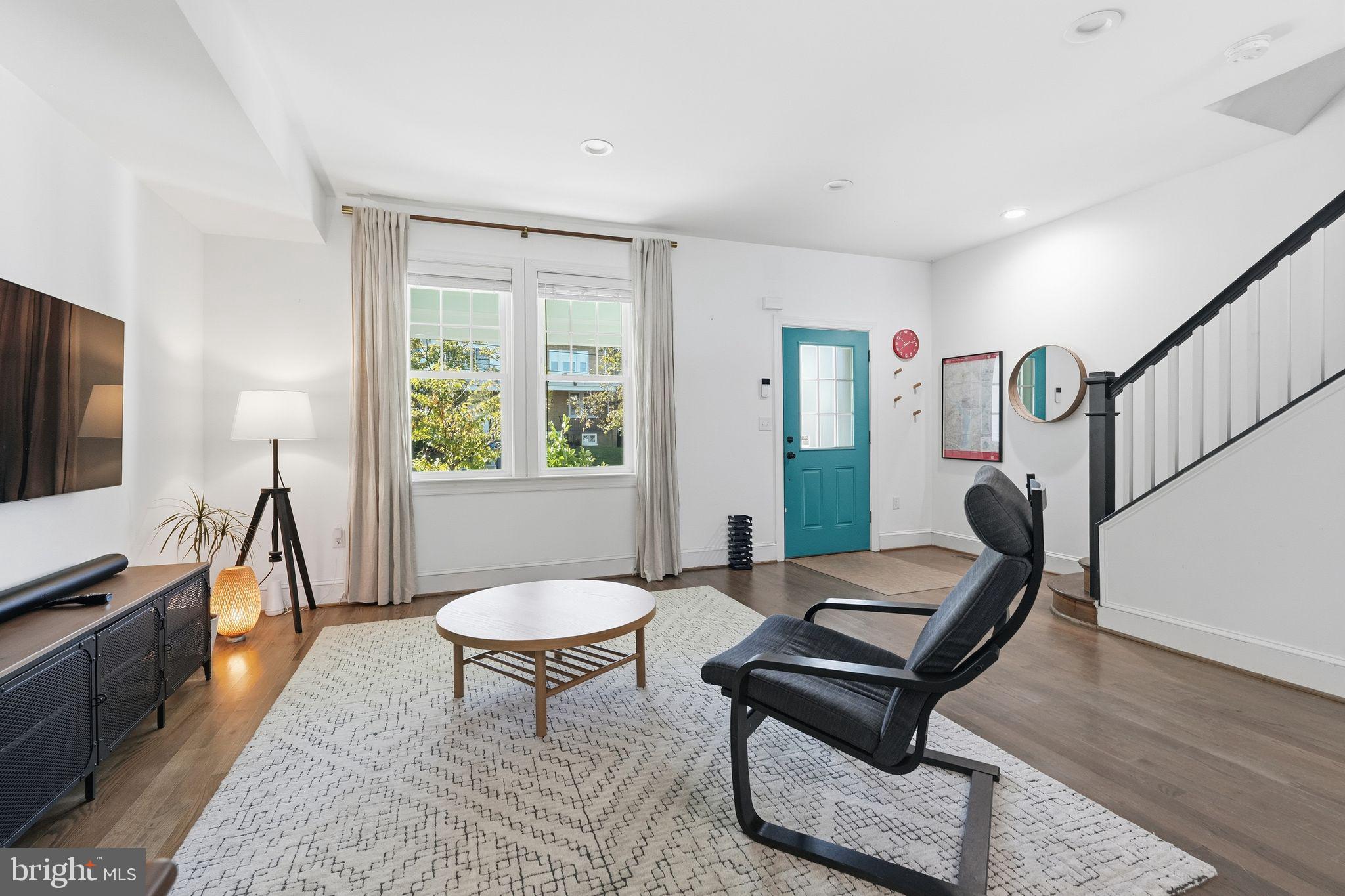 421 FARRAGUT STREET NW