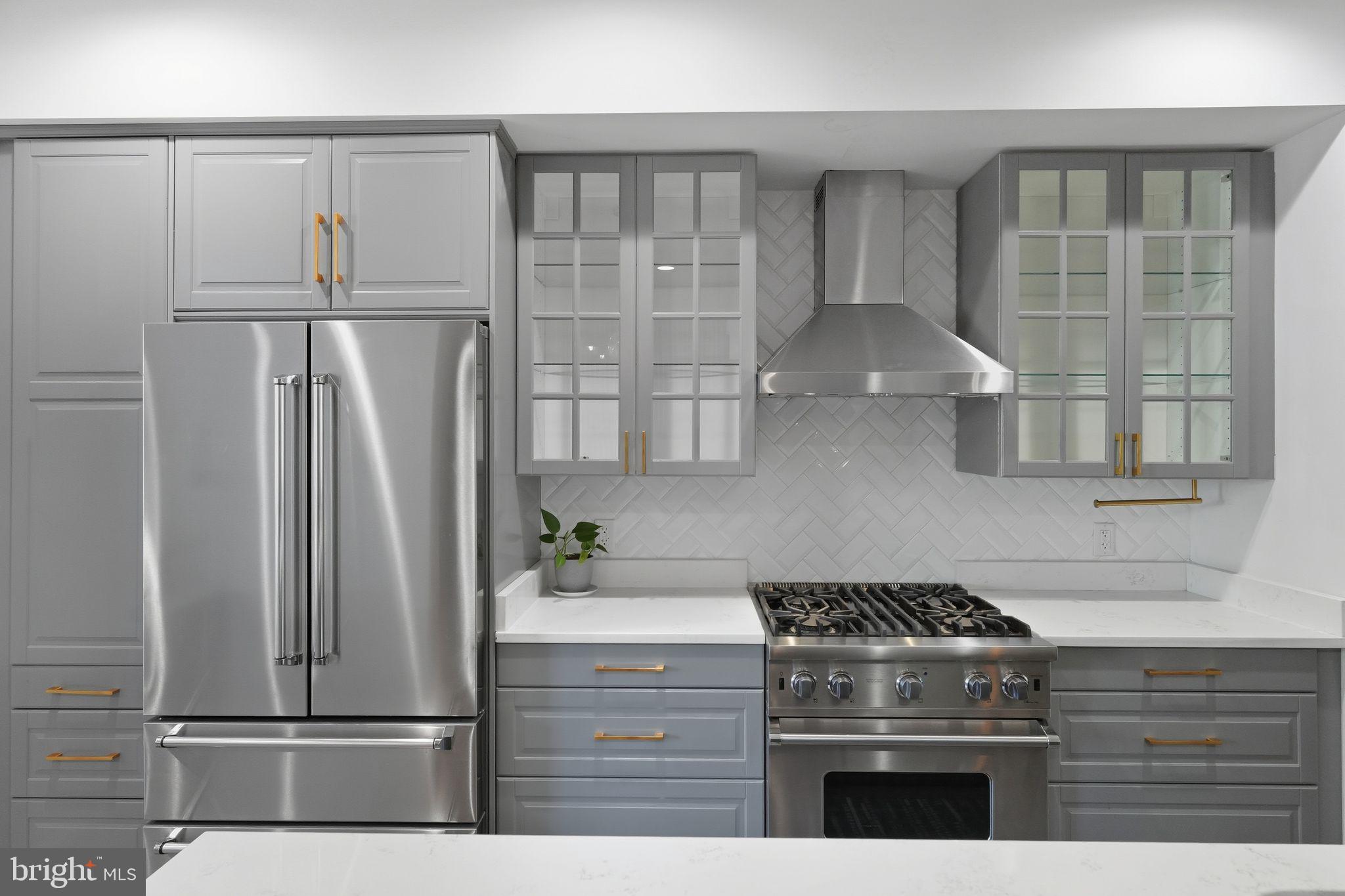 421 FARRAGUT STREET NW