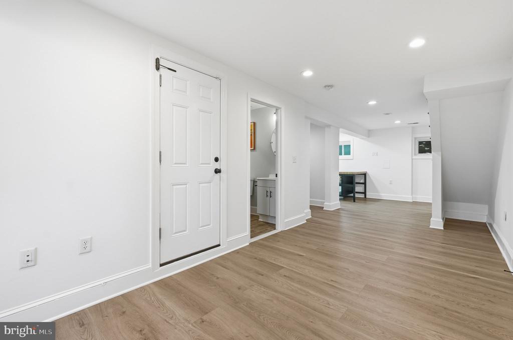 421 FARRAGUT STREET NW