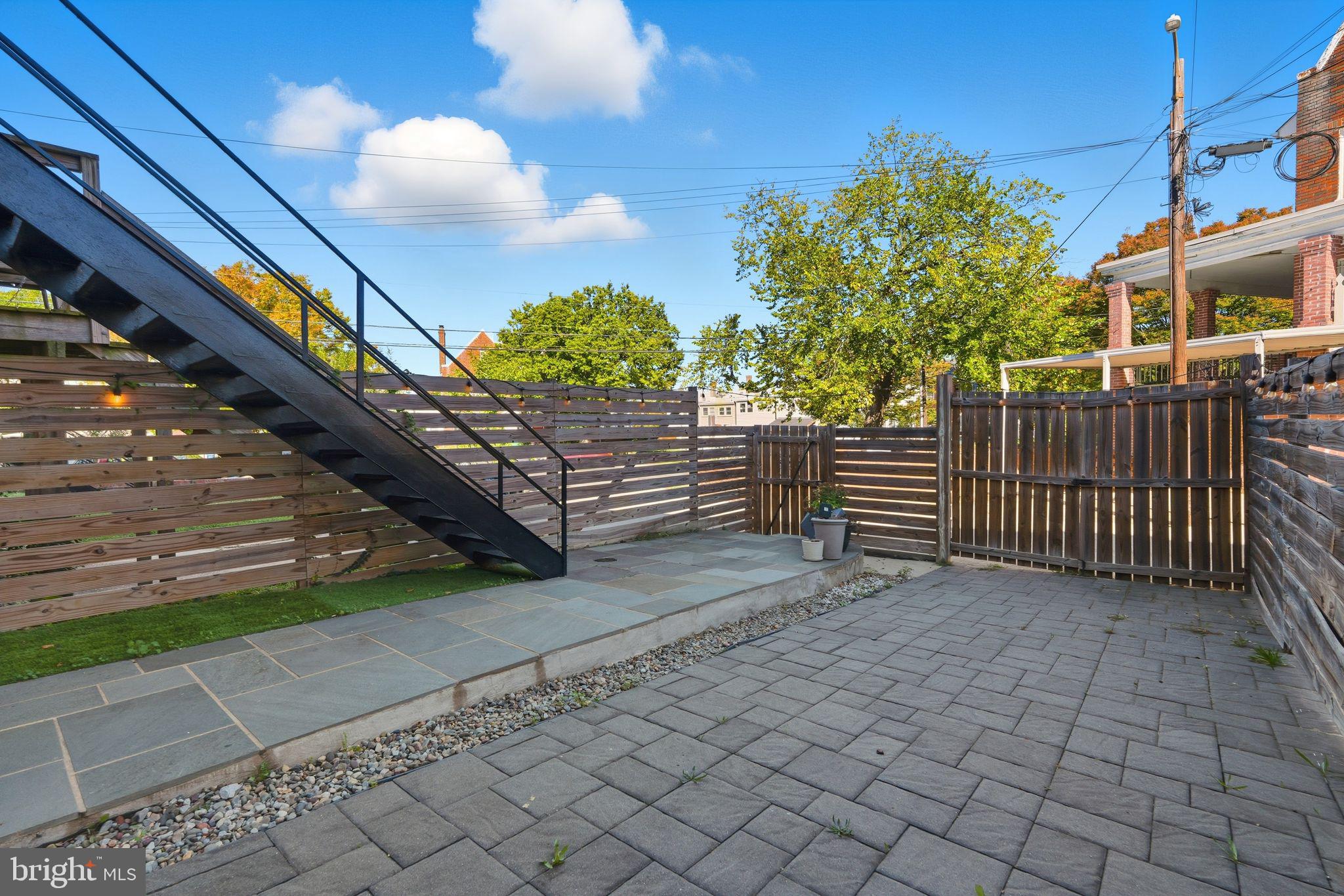 421 FARRAGUT STREET NW