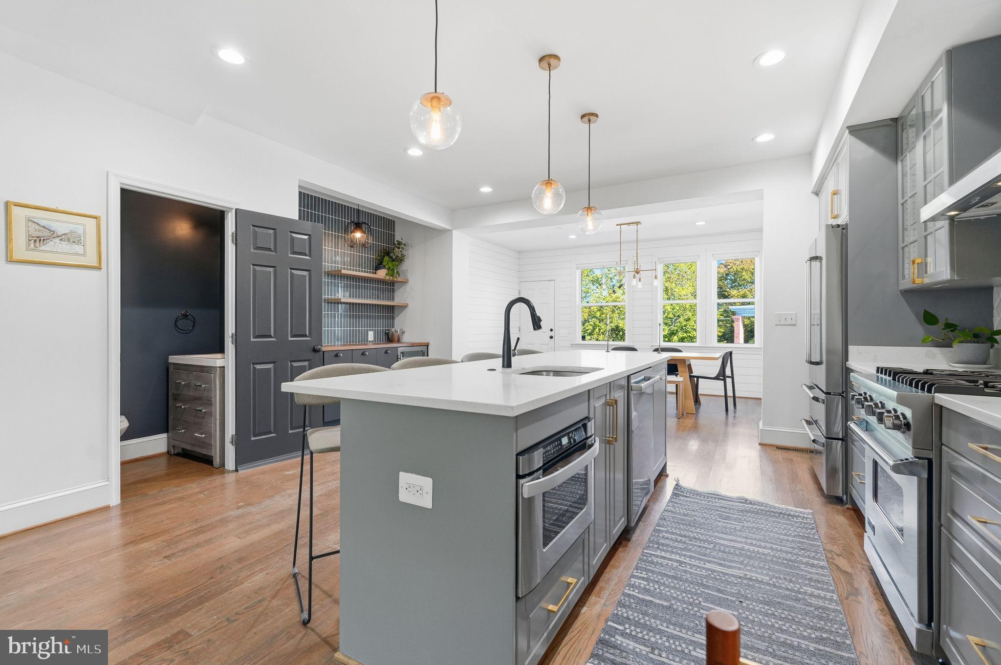 421 FARRAGUT STREET NW