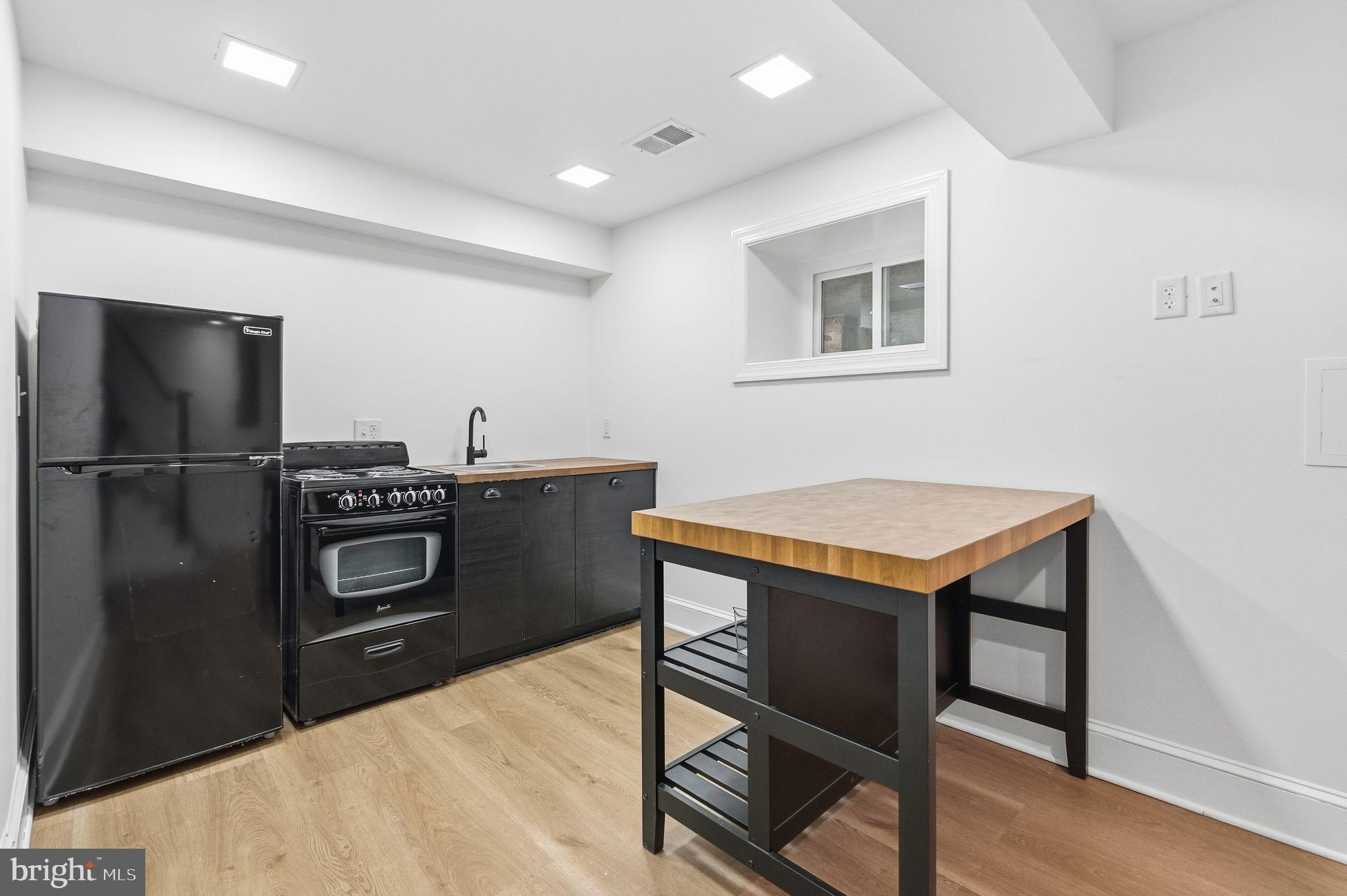 421 FARRAGUT STREET NW