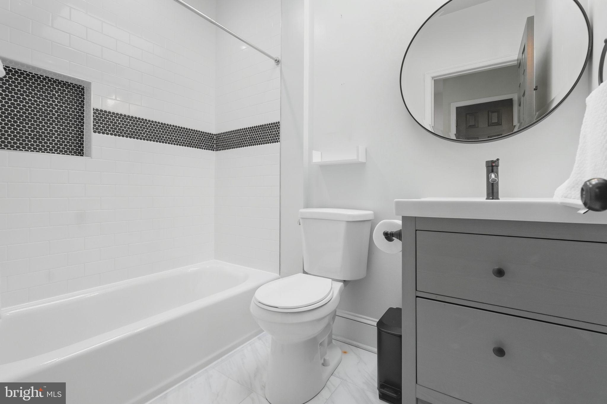 421 FARRAGUT STREET NW