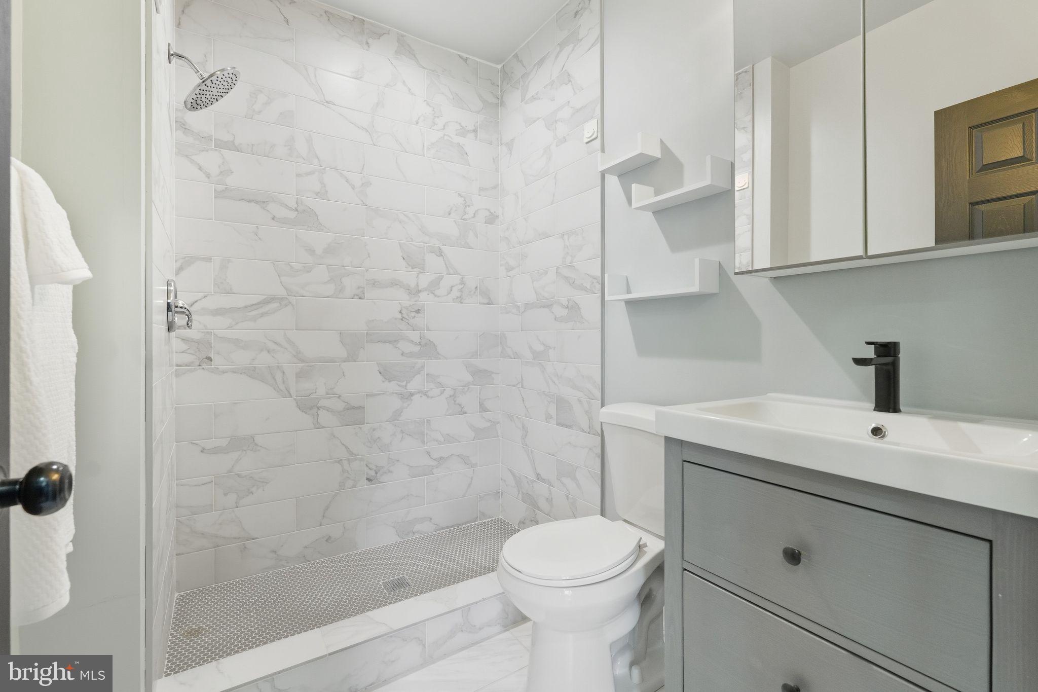 421 FARRAGUT STREET NW