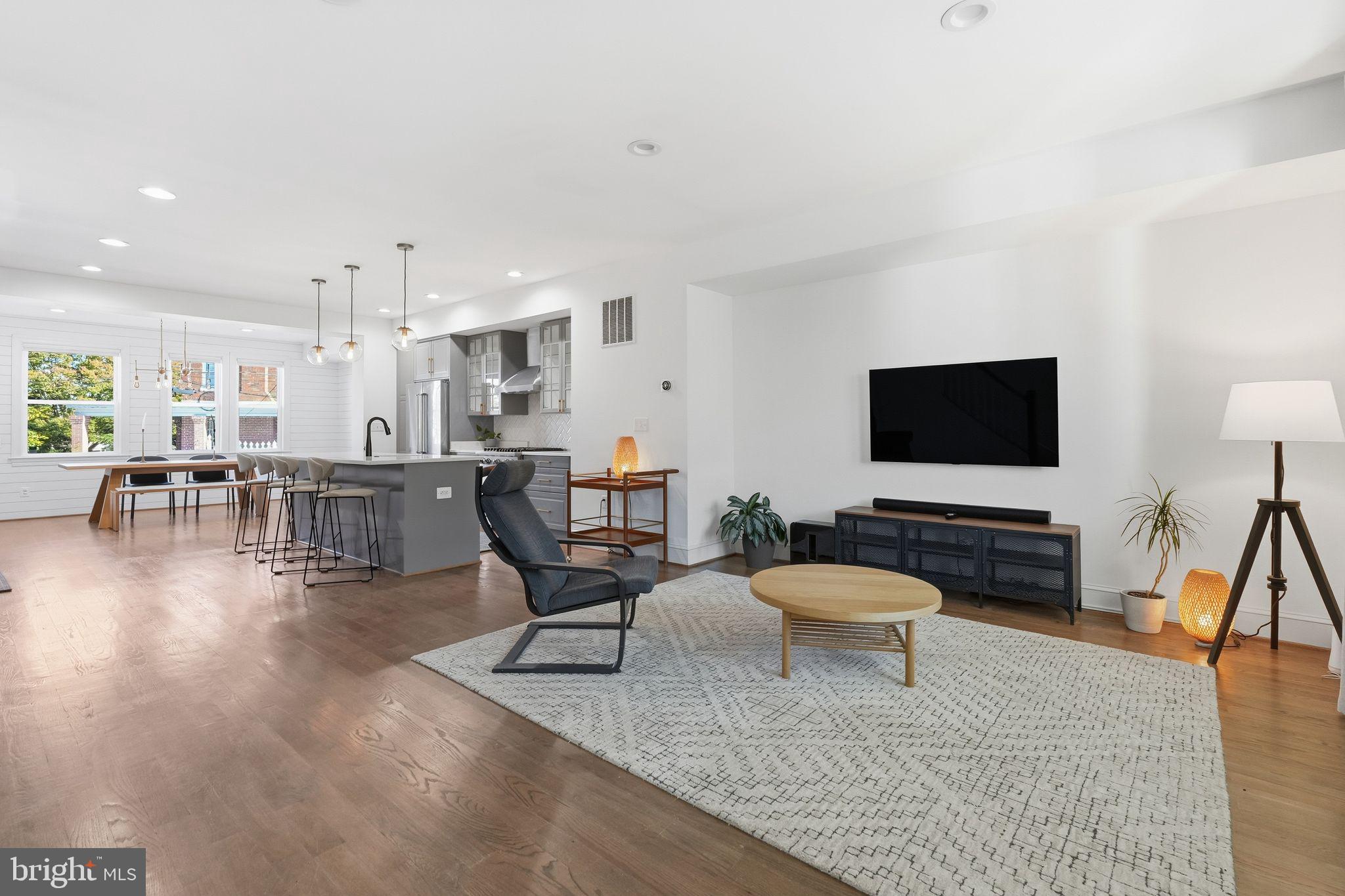 421 FARRAGUT STREET NW